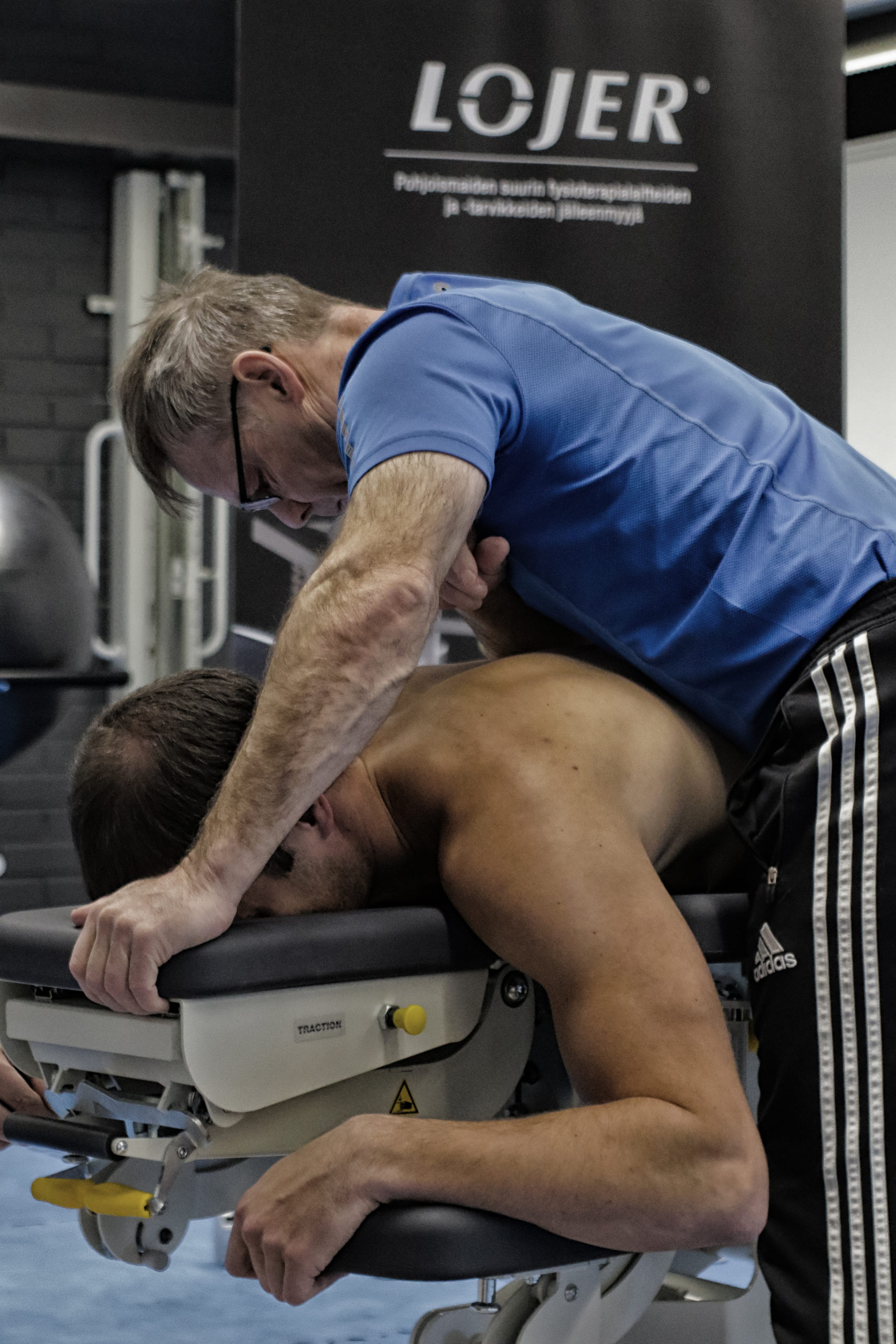Lumbar 3D Traction & Distraction on Manuthera 242