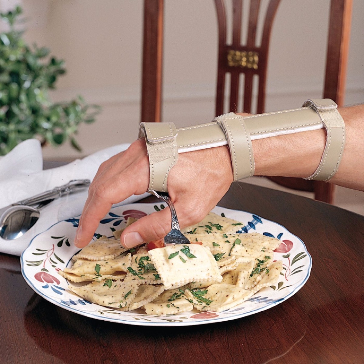 Economy Wrist Support - Right, Regular - Image 3